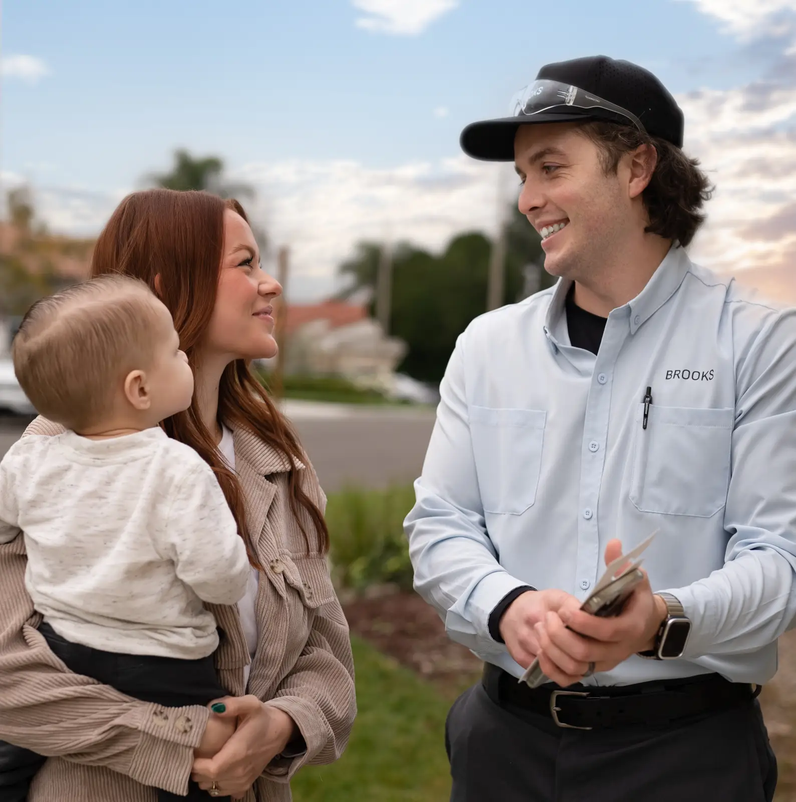 Pest Control technician speaking to a woman about pest control services.